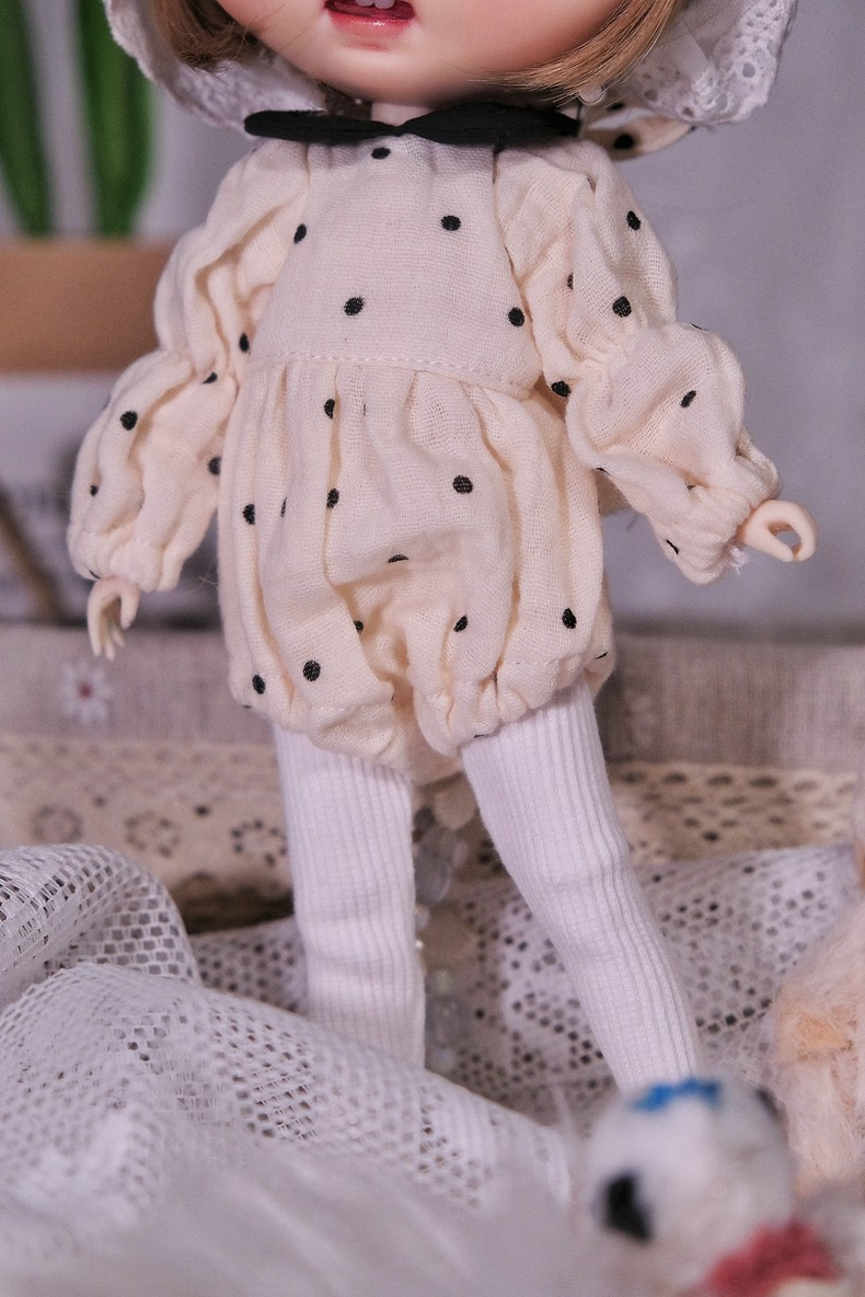 Timeless Cream & Black Polka Dot Blythe Doll Outfit – Elegant Lace Bonnet & High-Quality Cotton Dress for Collectors - Image 6