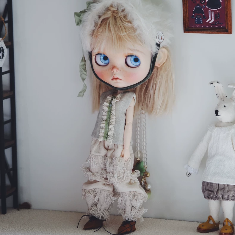 Handmade Blythe Doll Outfit: Lace Sleeveless Top & Fringed Ruffled Pants, Adjustable Fit - Image 3