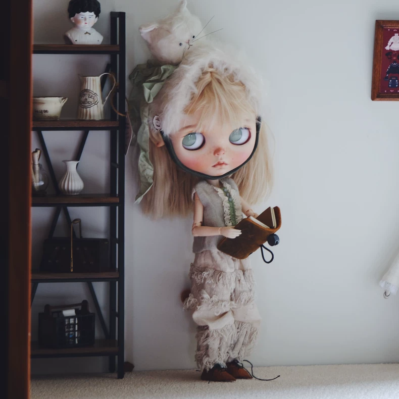 Handmade Blythe Doll Outfit: Lace Sleeveless Top & Fringed Ruffled Pants, Adjustable Fit - Image 5
