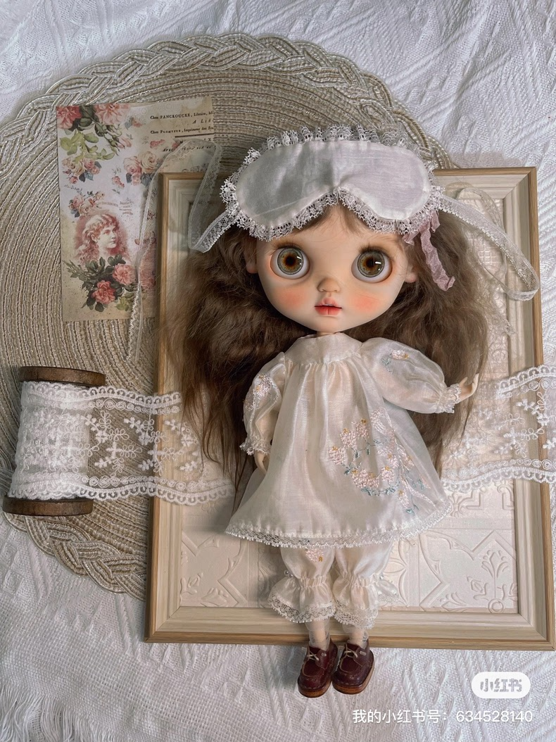 Exquisite Silk Blythe Doll Sleepwear Set – Vintage Lace Elegance with Sleep Cap & Eye Mask - Image 1