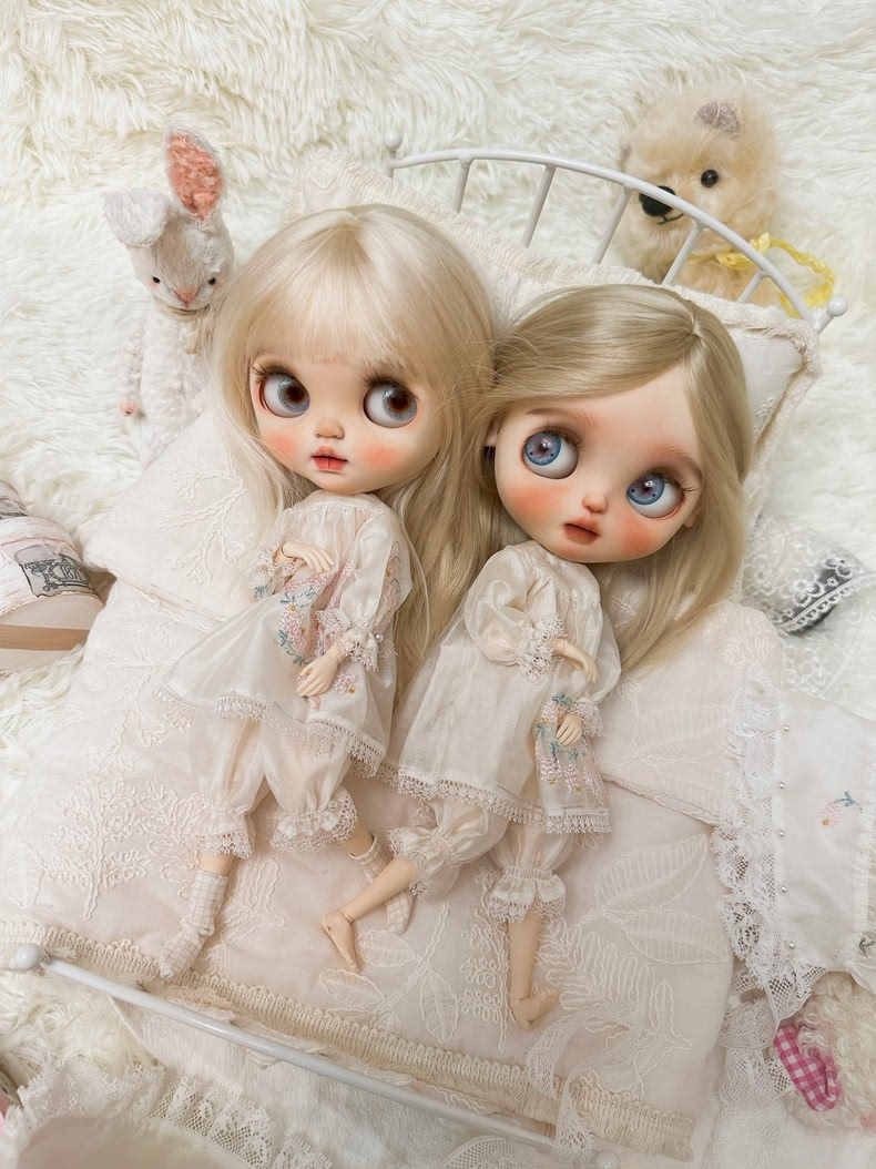 Exquisite Silk Blythe Doll Sleepwear Set – Vintage Lace Elegance with Sleep Cap & Eye Mask - Image 3