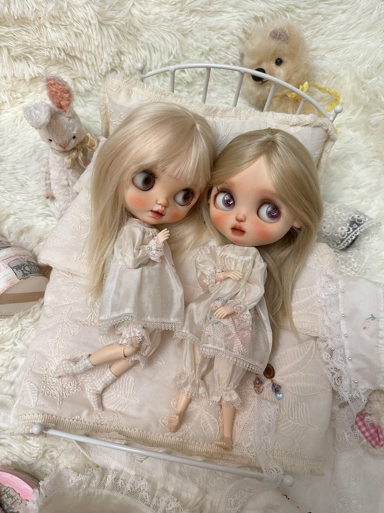 Exquisite Silk Blythe Doll Sleepwear Set – Vintage Lace Elegance with Sleep Cap & Eye Mask - Image 4