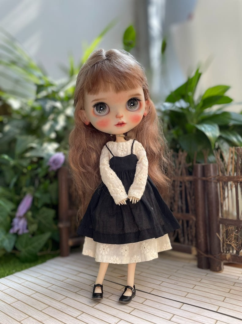 Vintage Elegance Blythe Doll Outfit – Tea-Dyed Dress & Black Skirt Set - Image 2