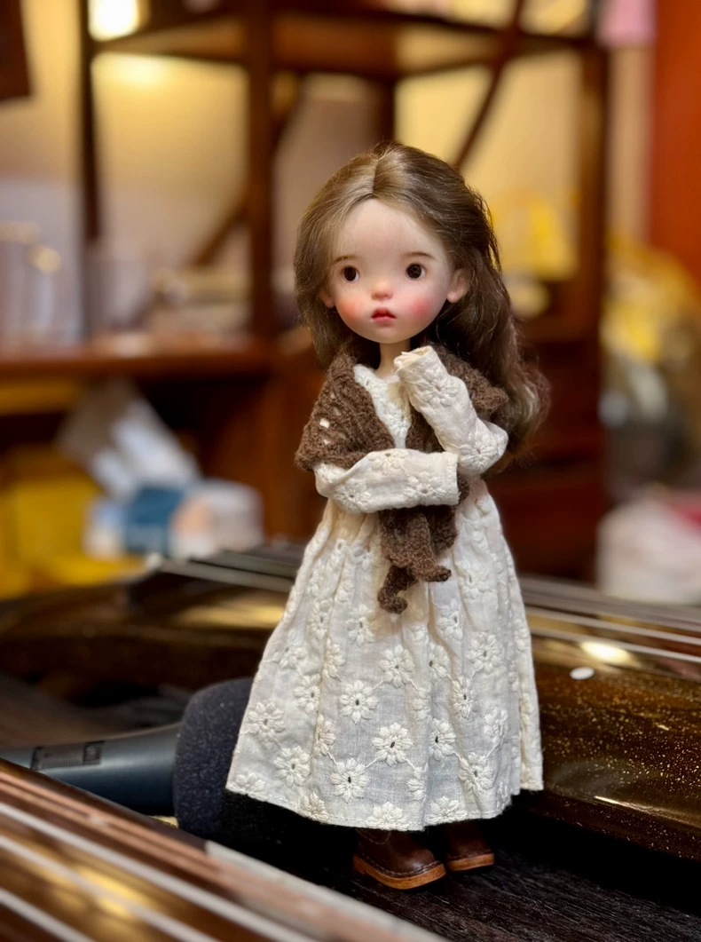 Vintage Elegance Blythe Doll Outfit – Tea-Dyed Dress & Black Skirt Set - Image 5
