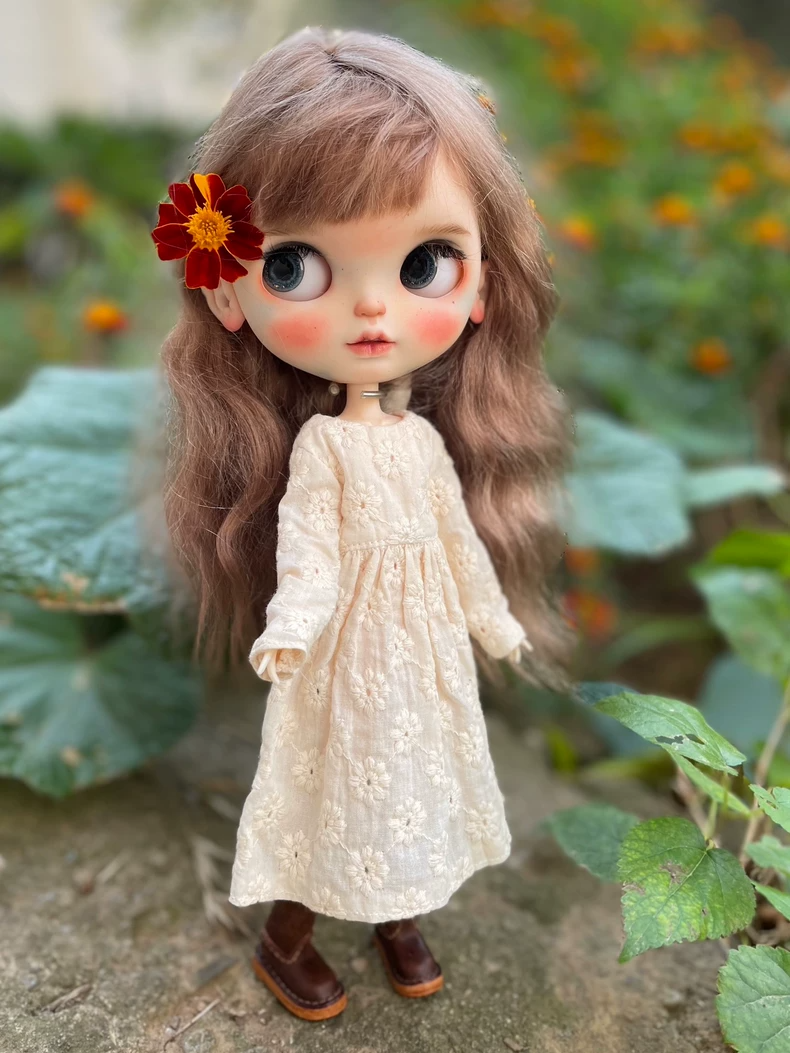 Vintage Elegance Blythe Doll Outfit – Tea-Dyed Dress & Black Skirt Set - Image 6
