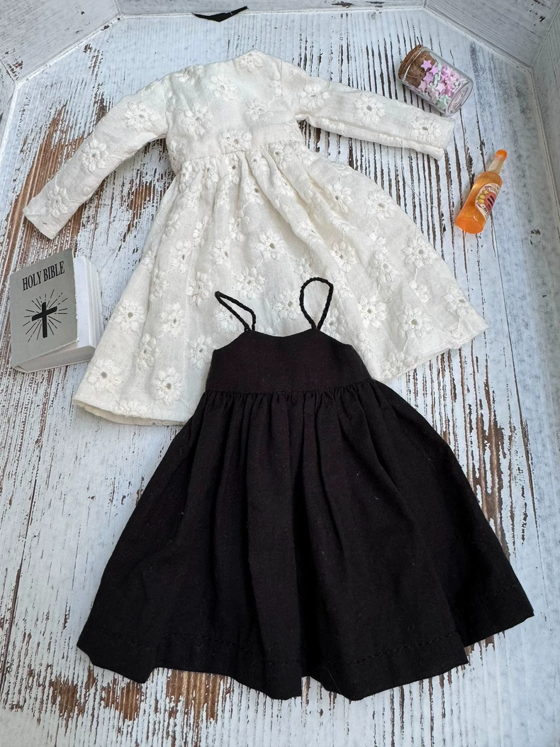 Vintage Elegance Blythe Doll Outfit – Tea-Dyed Dress & Black Skirt Set - Image 9