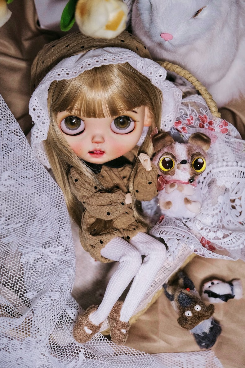 BLYTHE Doll Outfit Set - Cozy One-Piece Suit, BB Hat & Socks for OB24/OB22/AZ19, Soft Beige Polka Dot, Premium Collector’s Ensemble - Image 1