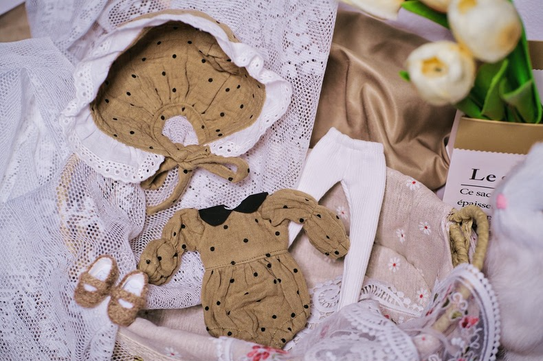 BLYTHE Doll Outfit Set - Cozy One-Piece Suit, BB Hat & Socks for OB24/OB22/AZ19, Soft Beige Polka Dot, Premium Collector’s Ensemble - Image 8