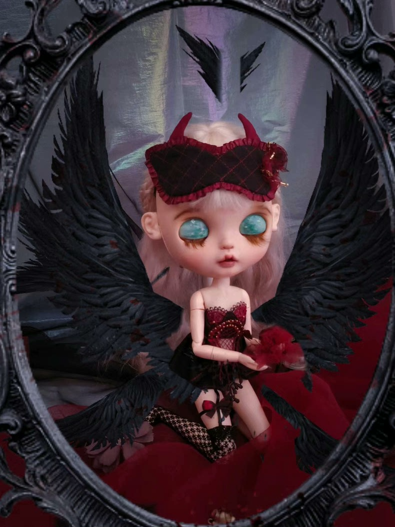 Gothic Blythe Doll Outfit: Dark Elegance with Lace & Velvet Ensemble - Image 1
