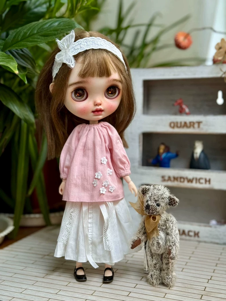 Vintage Charm Blythe Outfit: Floral Blouse & Skirt Set, Pastel Pink - Image 1