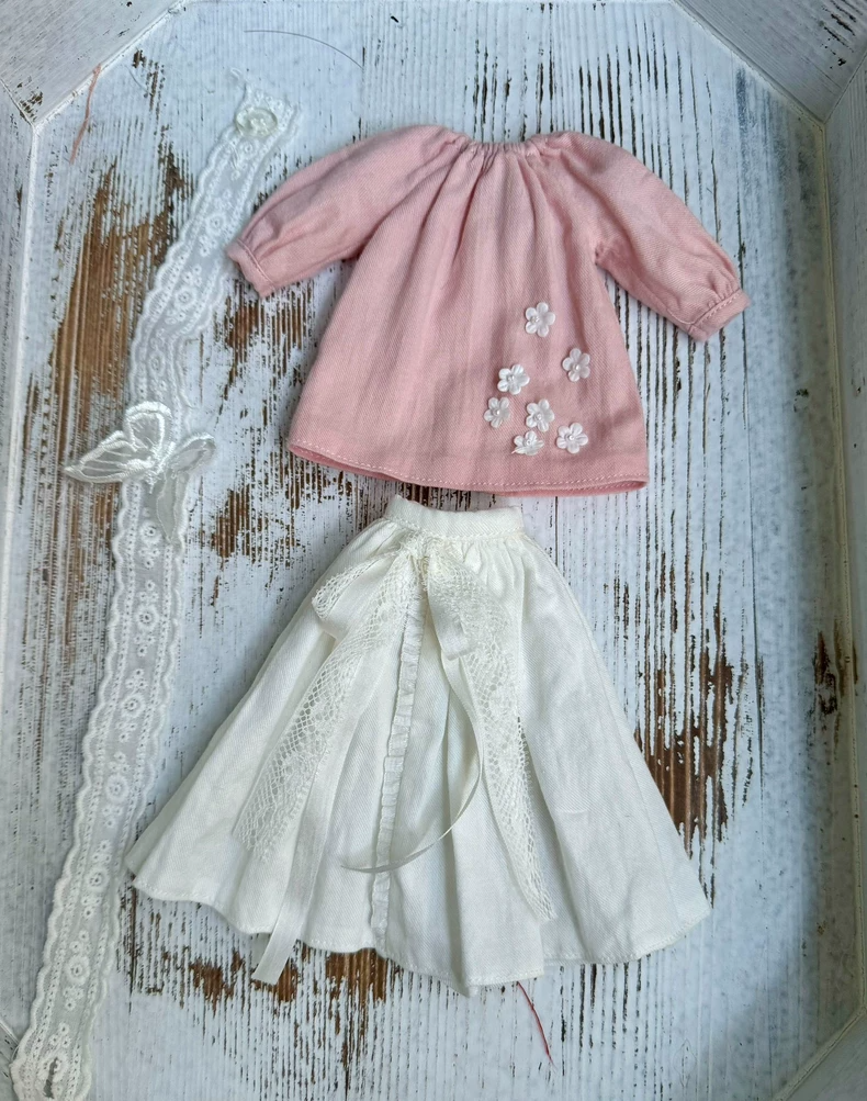 Vintage Charm Blythe Outfit: Floral Blouse & Skirt Set, Pastel Pink - Image 6