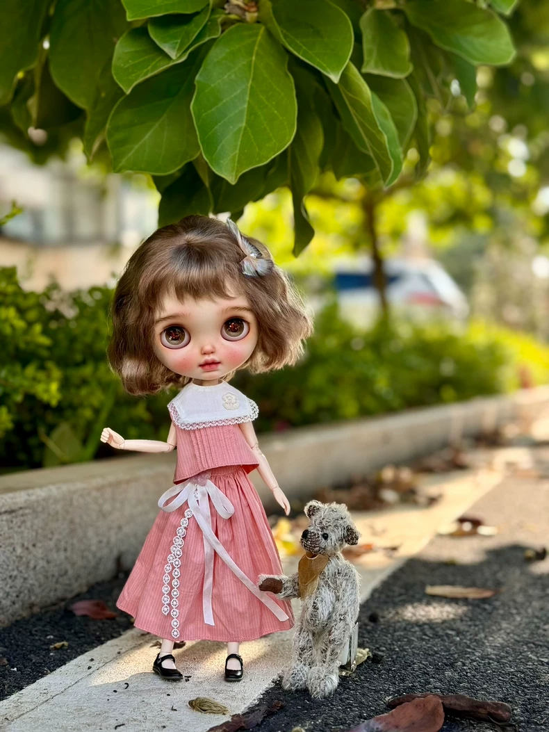 Vintage Elegance BLYTHE Outfit: Timeless Sleeveless Top & Flowing Skirt for Creative Play & Collectors - Image 2