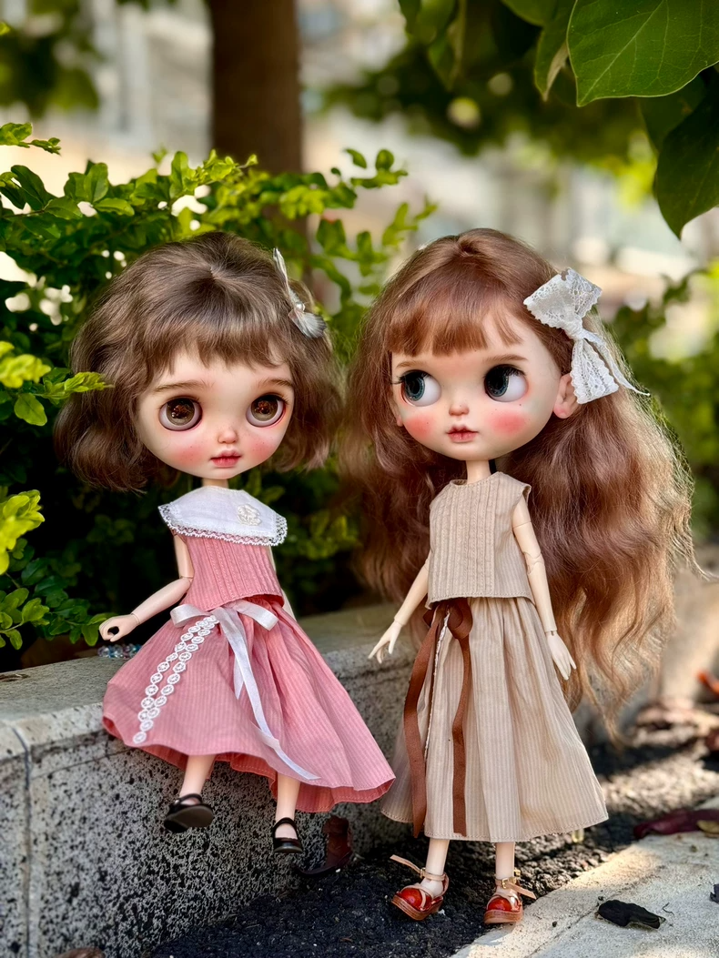 Vintage Elegance BLYTHE Outfit: Timeless Sleeveless Top & Flowing Skirt for Creative Play & Collectors - Image 4