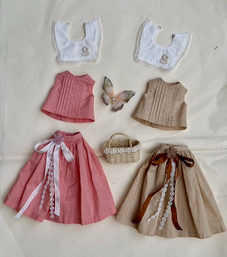 Vintage Elegance BLYTHE Outfit: Timeless Sleeveless Top & Flowing Skirt for Creative Play & Collectors - Image 6