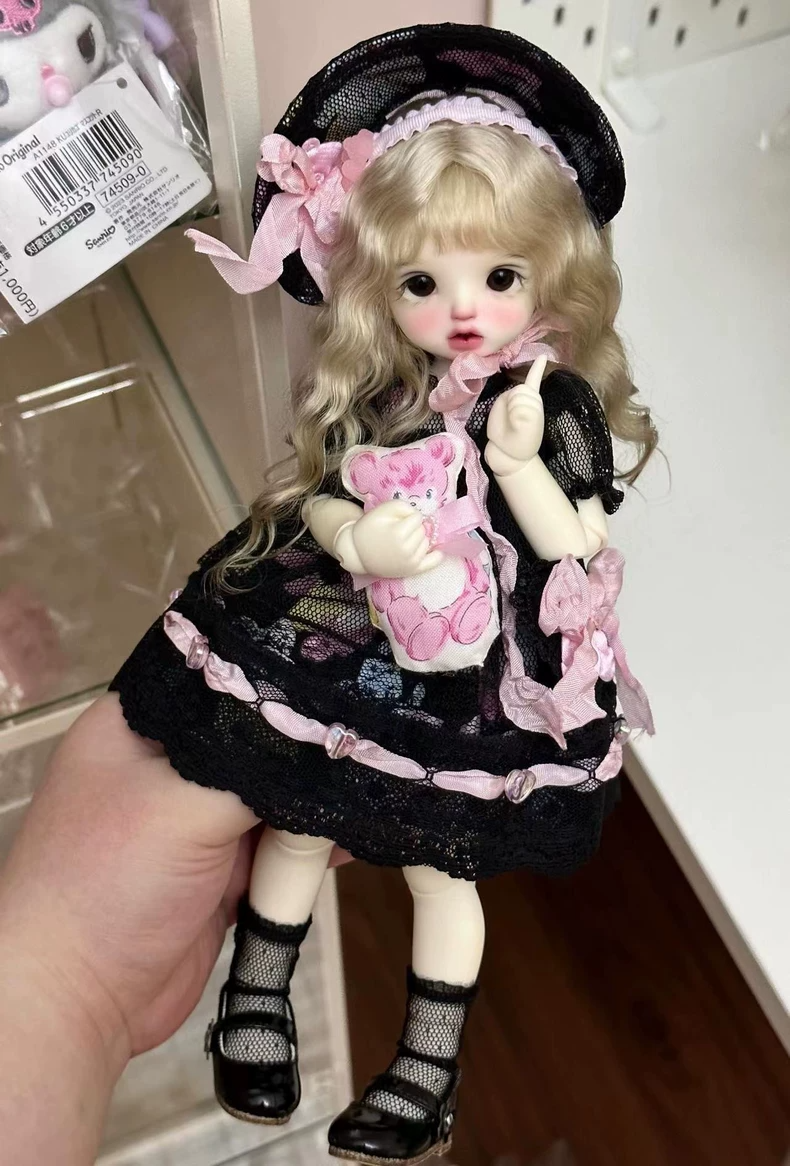 Adorable 1/6 BJD Bear Party Outfit – Lace Dress, Bonnet & Magnetic Bear – Pink/Blue/Yellow - Image 1