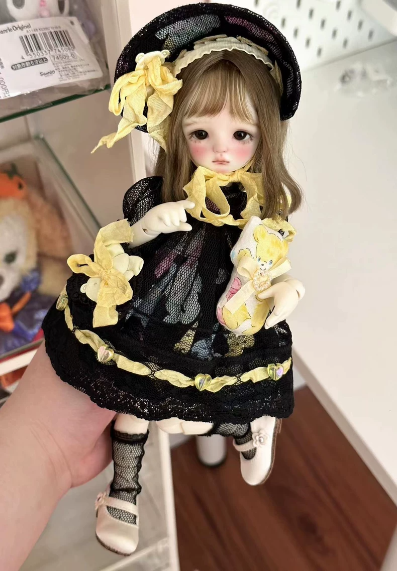 Adorable 1/6 BJD Bear Party Outfit – Lace Dress, Bonnet & Magnetic Bear – Pink/Blue/Yellow - Image 2
