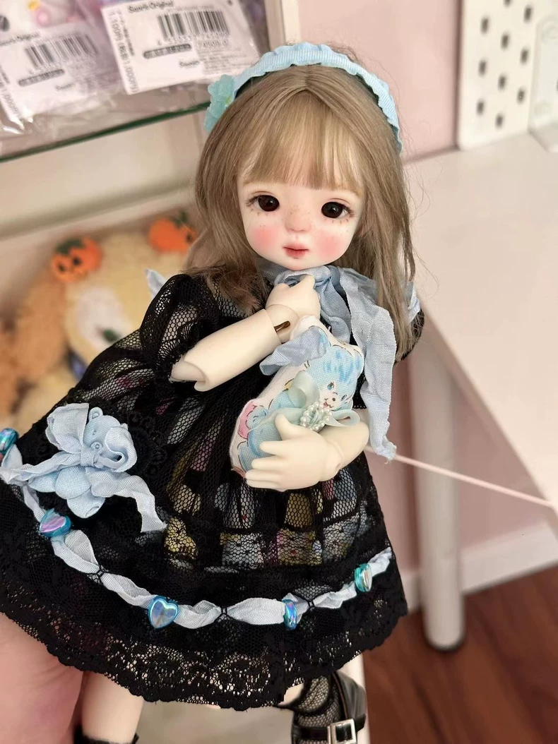 Adorable 1/6 BJD Bear Party Outfit – Lace Dress, Bonnet & Magnetic Bear – Pink/Blue/Yellow - Image 3
