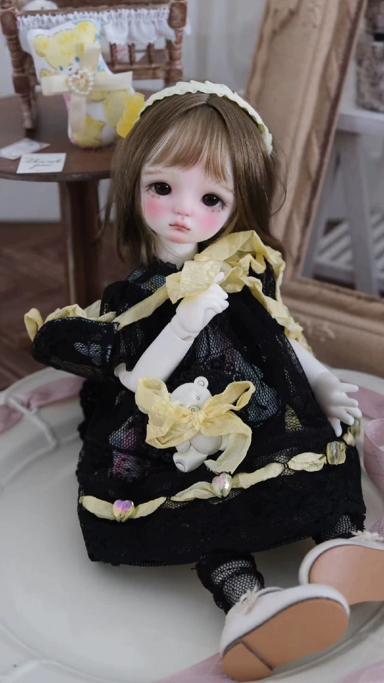 Adorable 1/6 BJD Bear Party Outfit – Lace Dress, Bonnet & Magnetic Bear – Pink/Blue/Yellow - Image 4