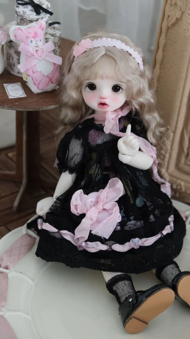 Adorable 1/6 BJD Bear Party Outfit – Lace Dress, Bonnet & Magnetic Bear – Pink/Blue/Yellow - Image 6