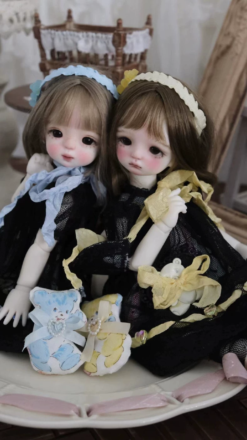 Adorable 1/6 BJD Bear Party Outfit – Lace Dress, Bonnet & Magnetic Bear – Pink/Blue/Yellow - Image 8