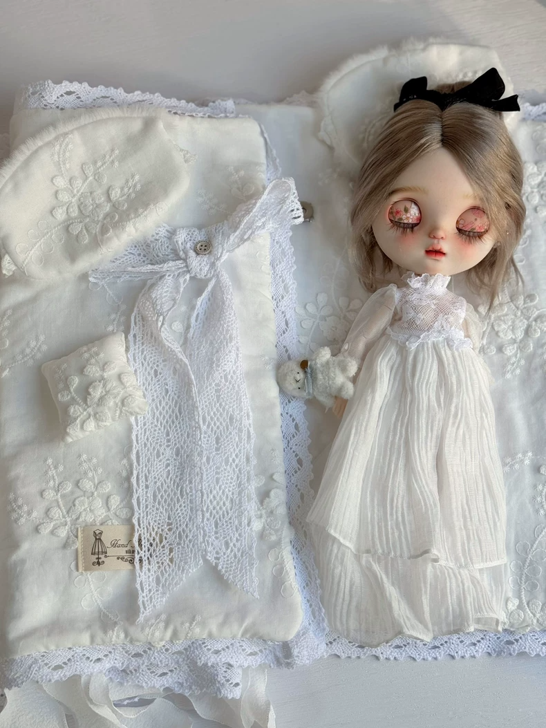 Elegant Blythe Doll Set: Delicate White Dress, Cozy Swaddle Bag & Charming Face Mask for Imaginative Play - Image 2