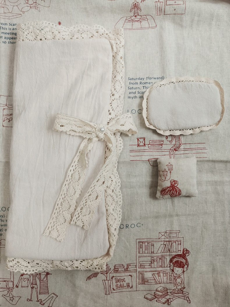 Elegant Blythe Doll Set: Delicate White Dress, Cozy Swaddle Bag & Charming Face Mask for Imaginative Play - Image 3