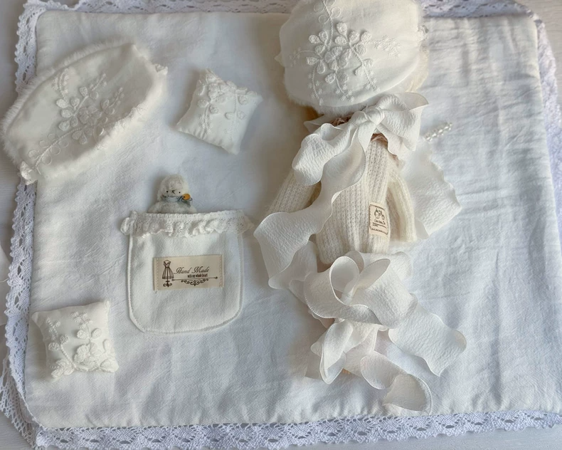 Elegant Blythe Doll Set: Delicate White Dress, Cozy Swaddle Bag & Charming Face Mask for Imaginative Play - Image 4