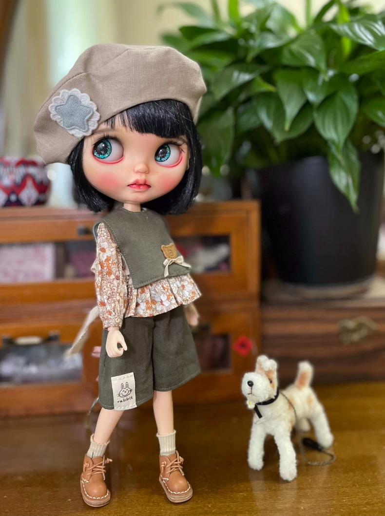 Vintage Blythe Doll Outfit – Elegant Blouse, Vest, Shorts & Beret Set | Premium Japanese Fabrics - Image 3
