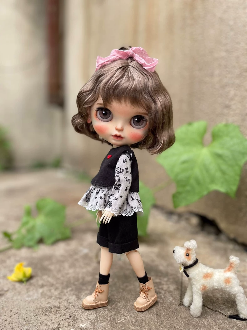 Vintage Blythe Doll Outfit – Elegant Blouse, Vest, Shorts & Beret Set | Premium Japanese Fabrics - Image 4