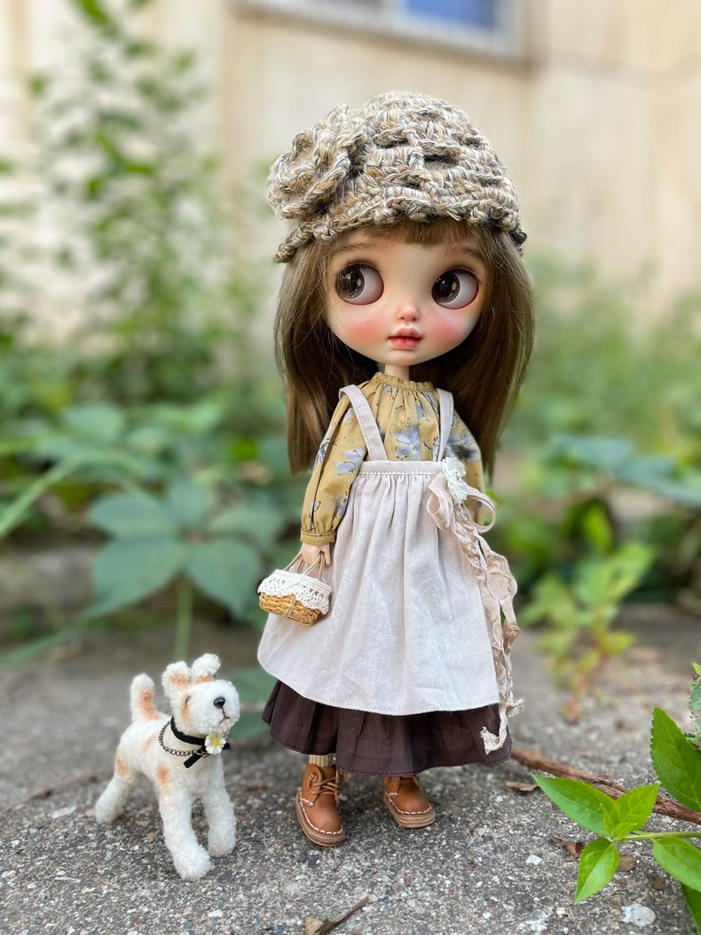 Vintage Blythe Doll Outfit: Floral Dress & Knit Hat for Timeless Play & Collecting - Image 2