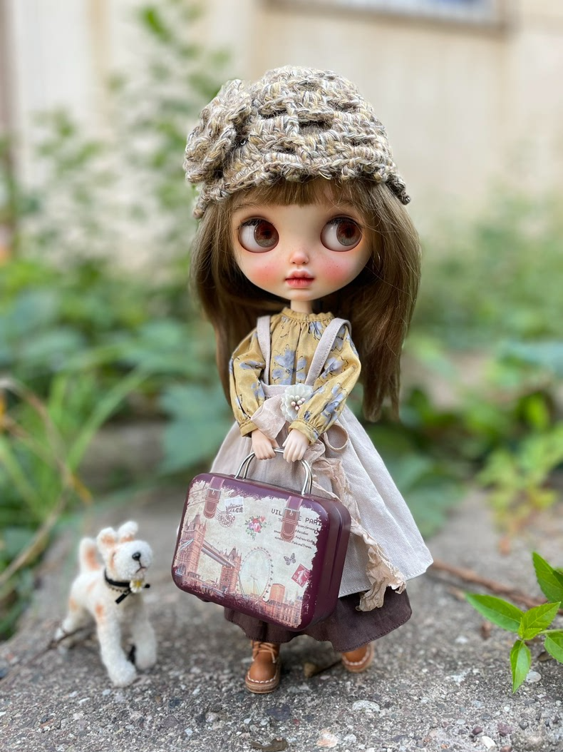 Vintage Blythe Doll Outfit: Floral Dress & Knit Hat for Timeless Play & Collecting - Image 3