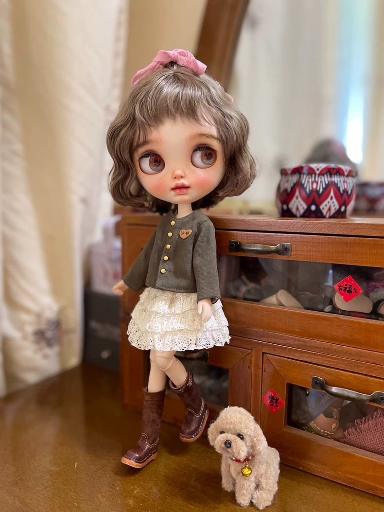 Vintage Elegance Blythe Outfit: Military Green Jacket & Lace Skirt Set - Image 2