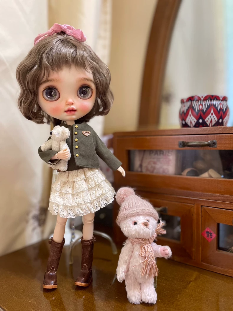 Vintage Elegance Blythe Outfit: Military Green Jacket & Lace Skirt Set - Image 3
