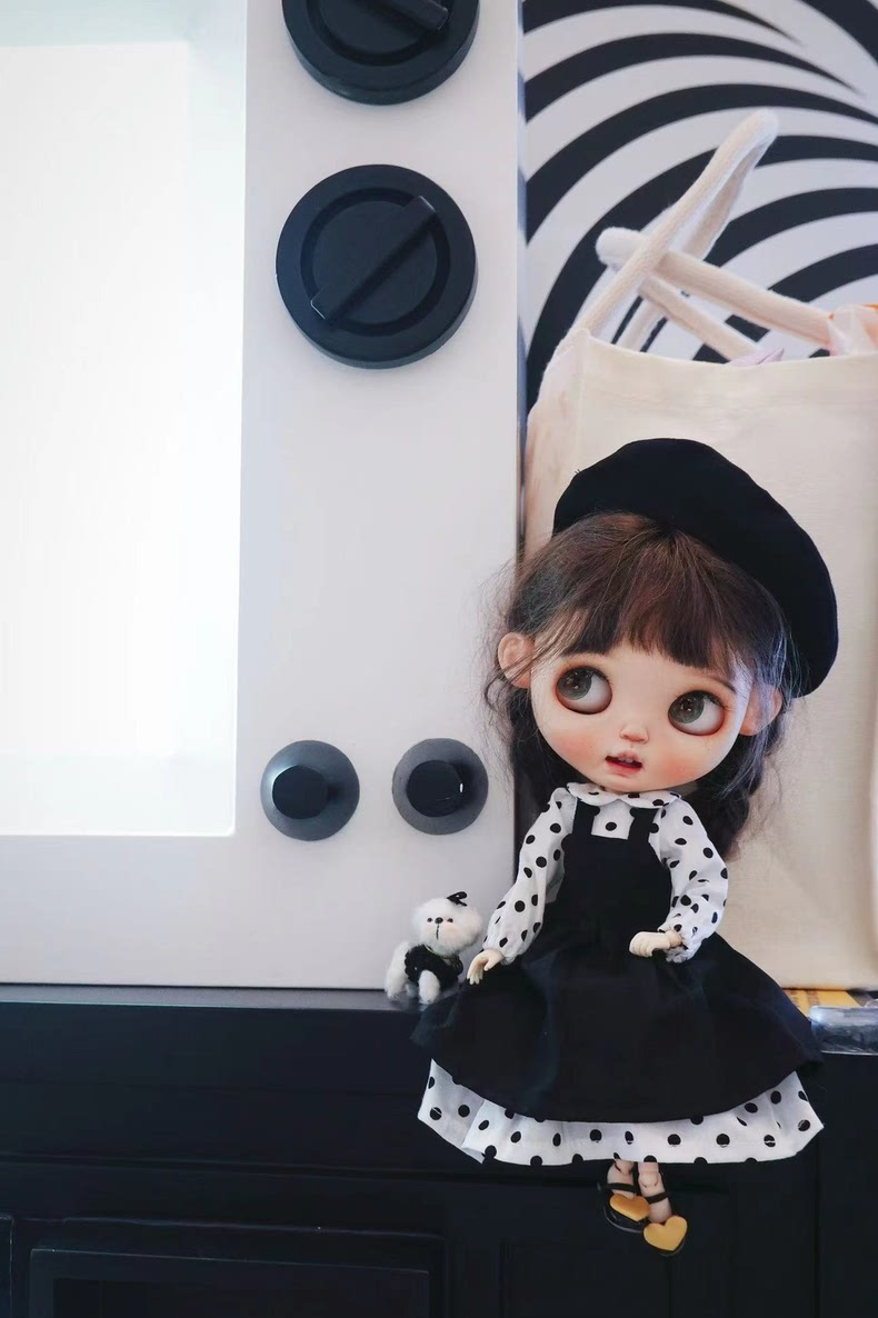 Stylish BLYTHE Doll Outfit - Polka Dot Blouse & Black Skirt with Beret - Premium Quality & Versatile Design - Image 3