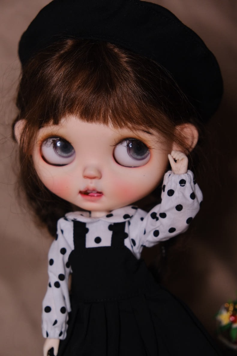 Stylish BLYTHE Doll Outfit - Polka Dot Blouse & Black Skirt with Beret - Premium Quality & Versatile Design - Image 4