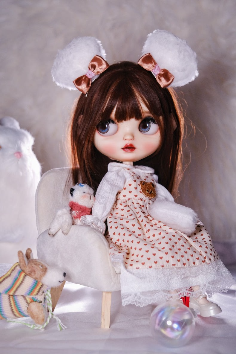 Adorable Bear-Themed BLYTHE Doll Outfit with Headband, Dress & Bag – Pastel Cream & Red Hearts – Perfect for Collectors & Play - Image 6