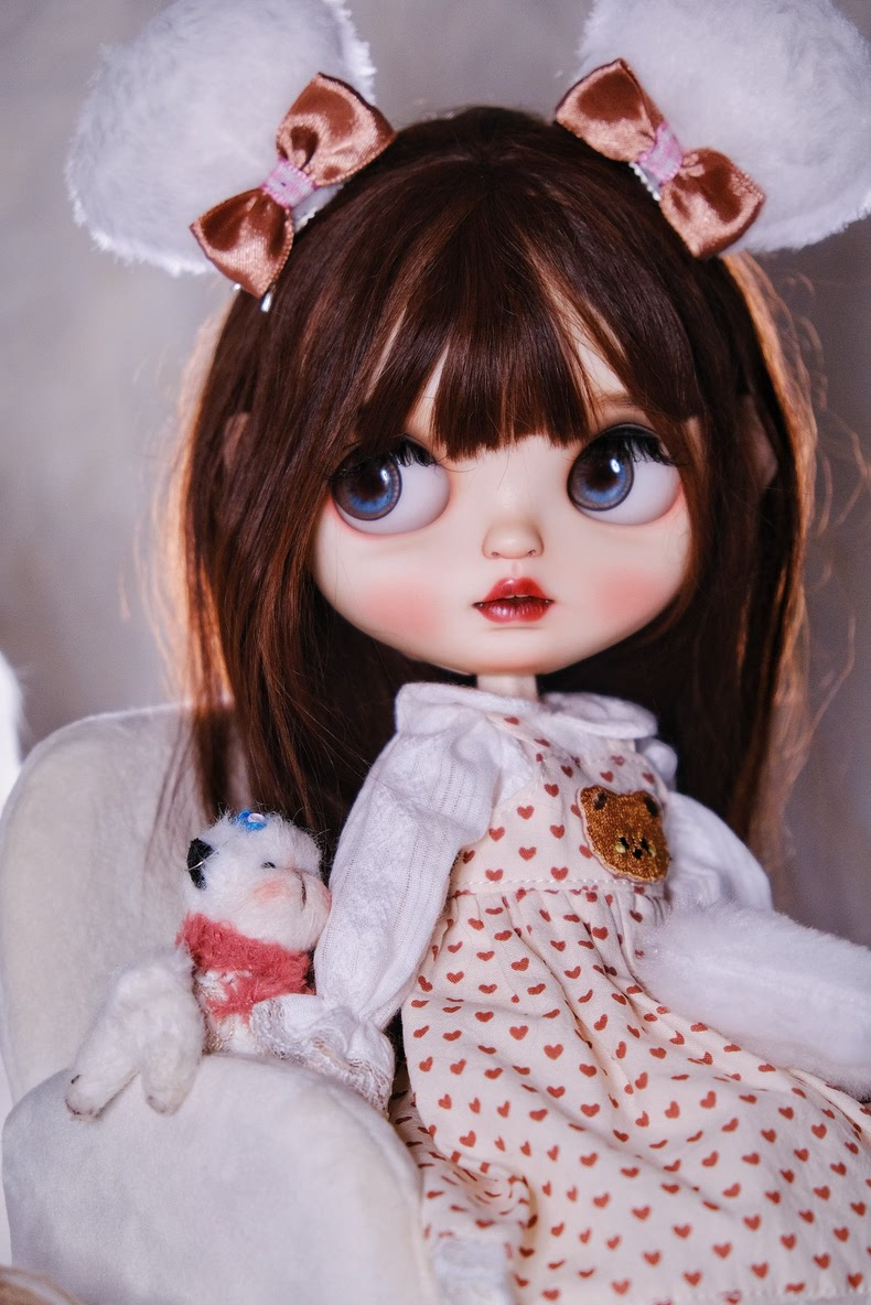 Adorable Bear-Themed BLYTHE Doll Outfit with Headband, Dress & Bag – Pastel Cream & Red Hearts – Perfect for Collectors & Play - Image 7