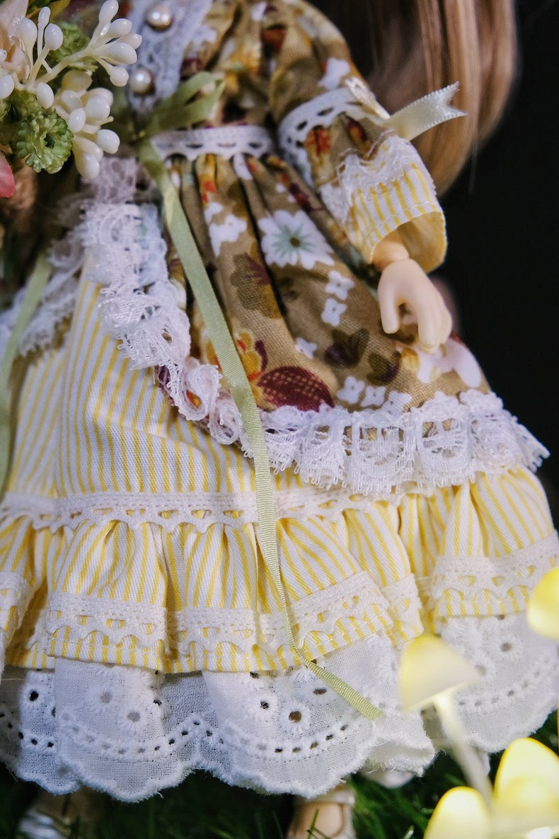 Vintage Pastel Yellow Blythe Doll Dress & Hat Set with Floral Lace Details for 24-Inch Dolls – Elegant Retro Outfit - Image 4