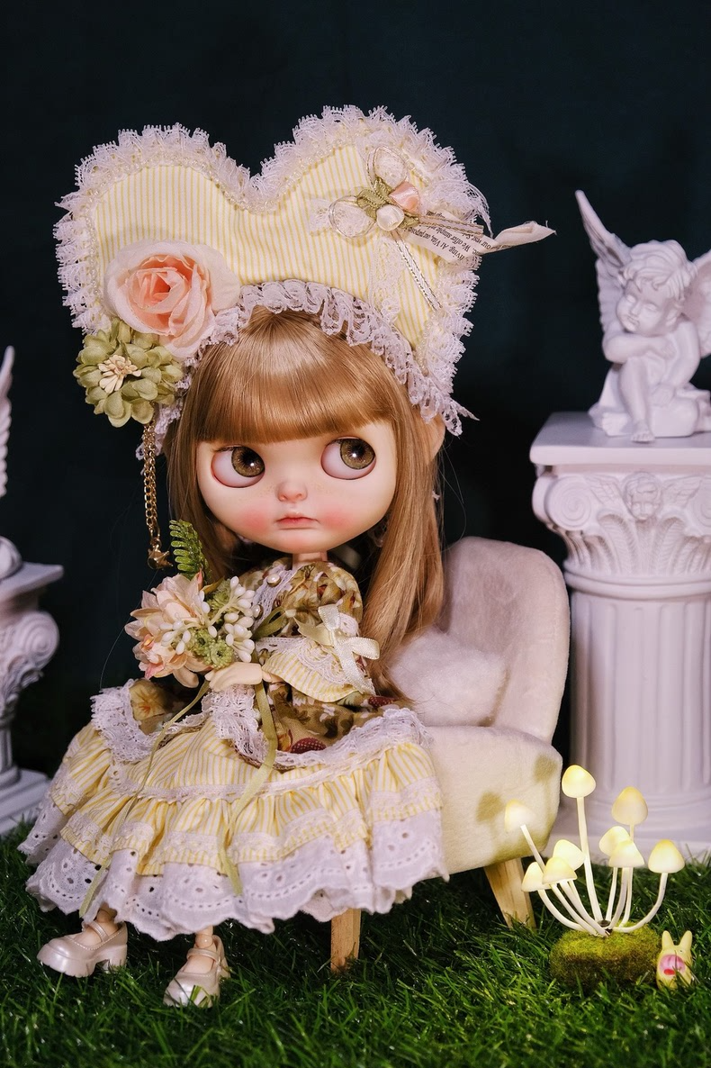 Vintage Pastel Yellow Blythe Doll Dress & Hat Set with Floral Lace Details for 24-Inch Dolls – Elegant Retro Outfit - Image 6