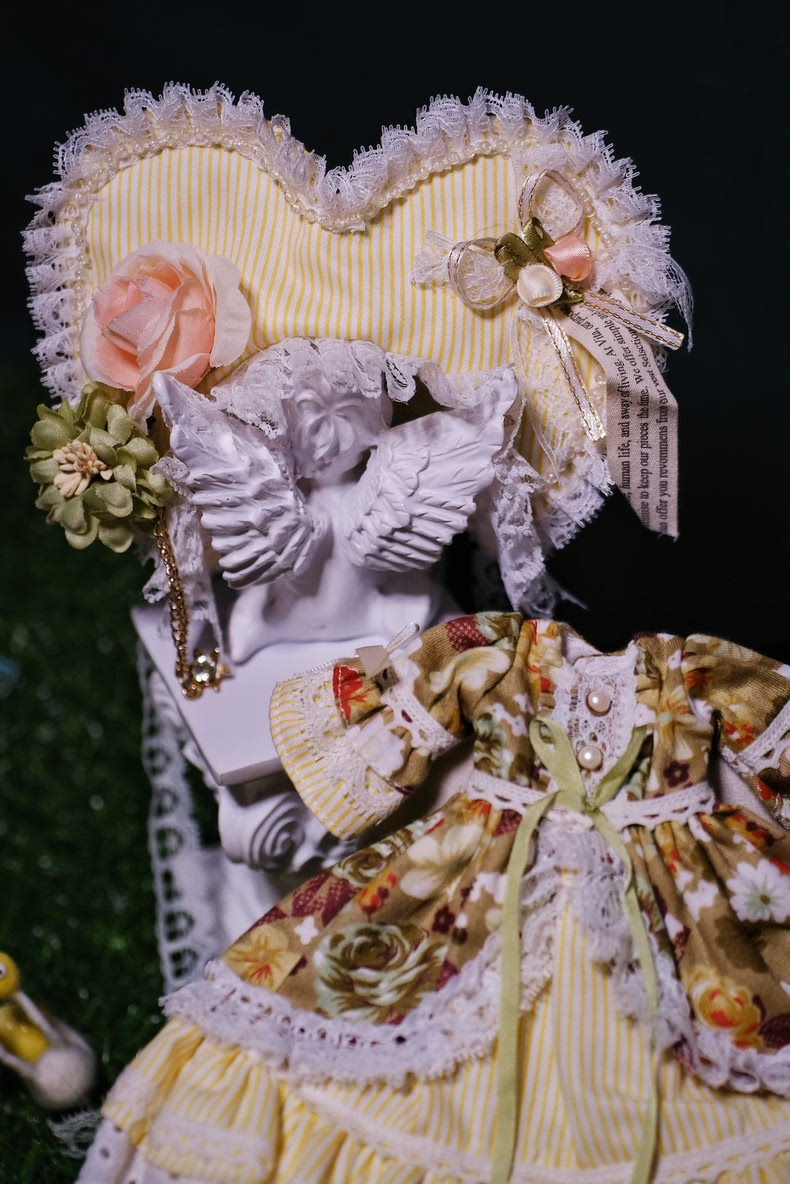 Vintage Pastel Yellow Blythe Doll Dress & Hat Set with Floral Lace Details for 24-Inch Dolls – Elegant Retro Outfit - Image 9