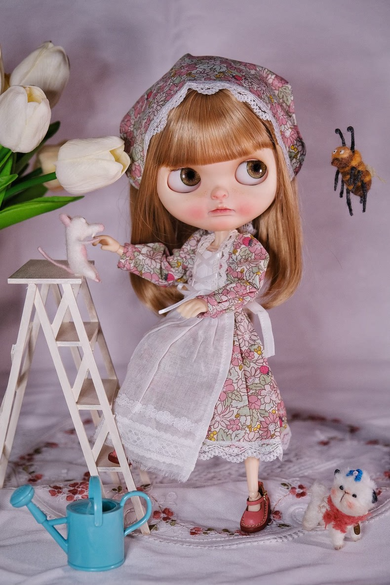 Vintage Floral BLYTHE Doll Outfit - Pastoral 6-Inch Dress Set with Headscarf & Lace Trim for Collectors - Image 1