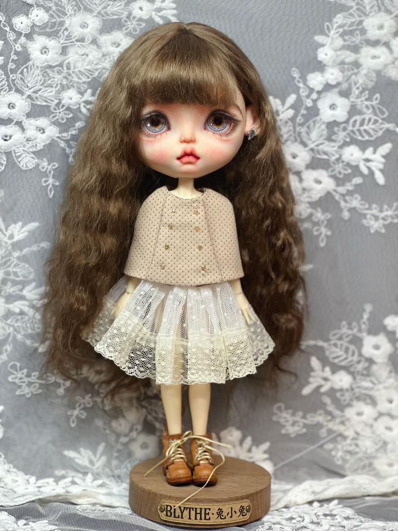 Elegant Blythe Doll Outfit: Vintage Lace Skirt & Polka-Dot Blouse - Image 1