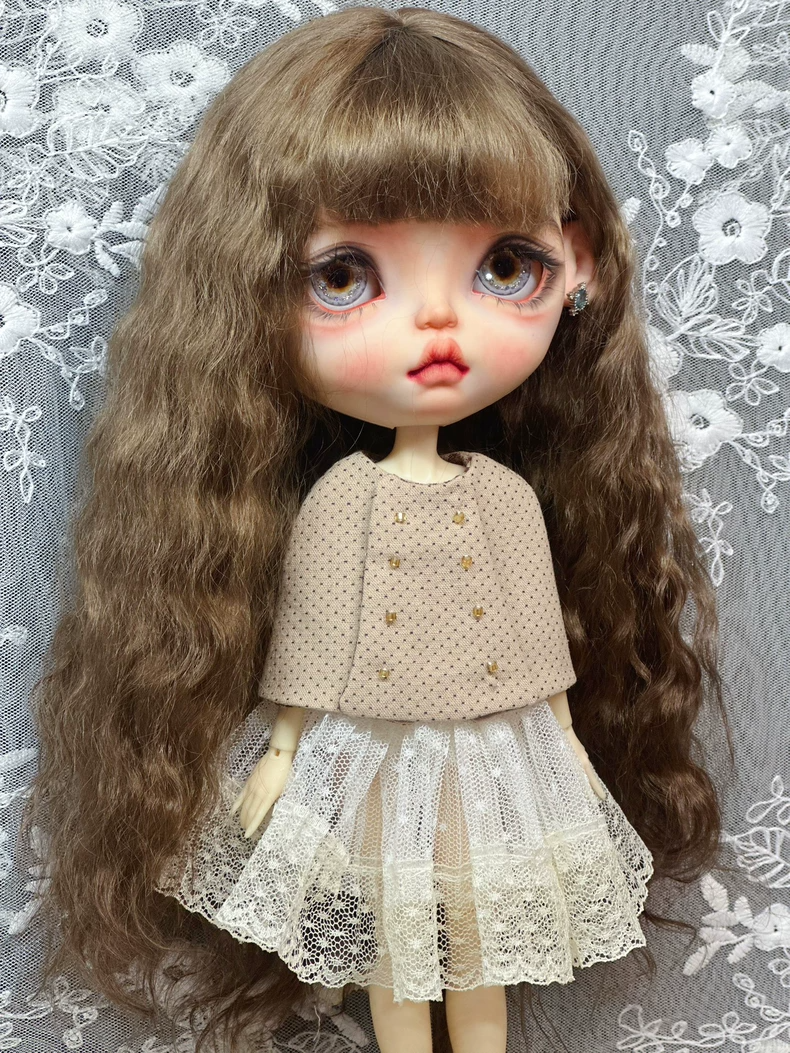 Elegant Blythe Doll Outfit: Vintage Lace Skirt & Polka-Dot Blouse - Image 2