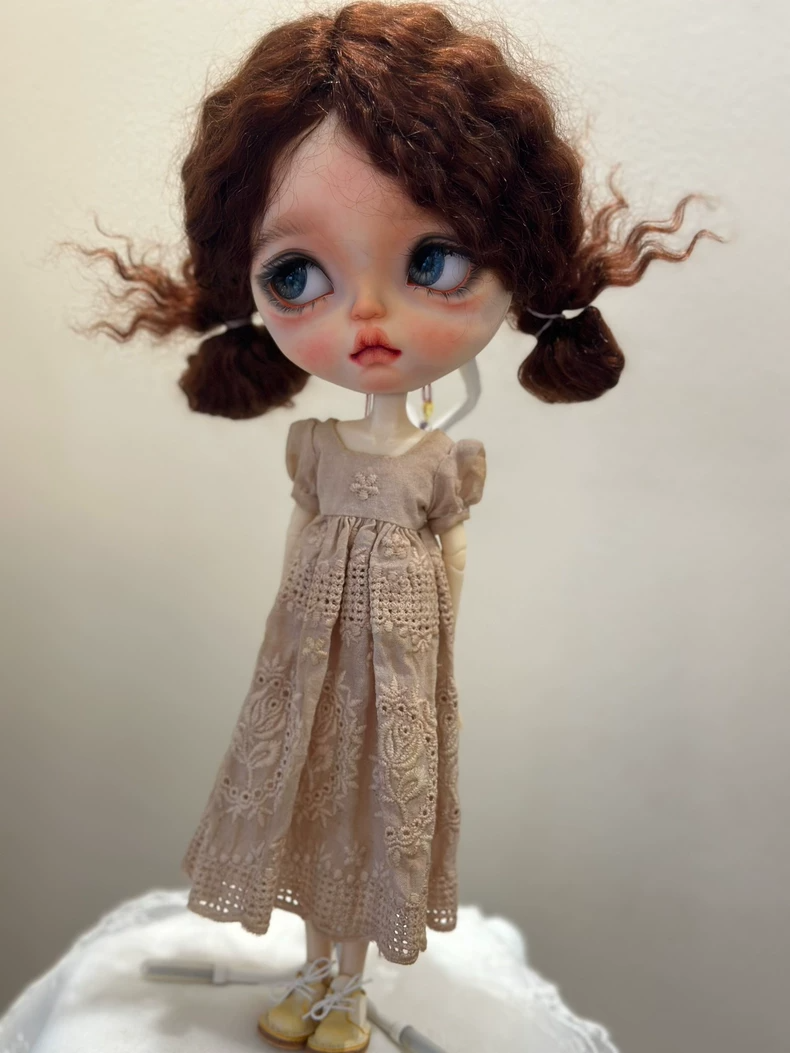 Vintage Lace Blythe Doll Dress – Elegant Beige Outfit for ob24 Dolls - Image 6
