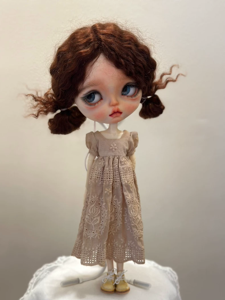 Vintage Lace Blythe Doll Dress – Elegant Beige Outfit for ob24 Dolls - Image 7