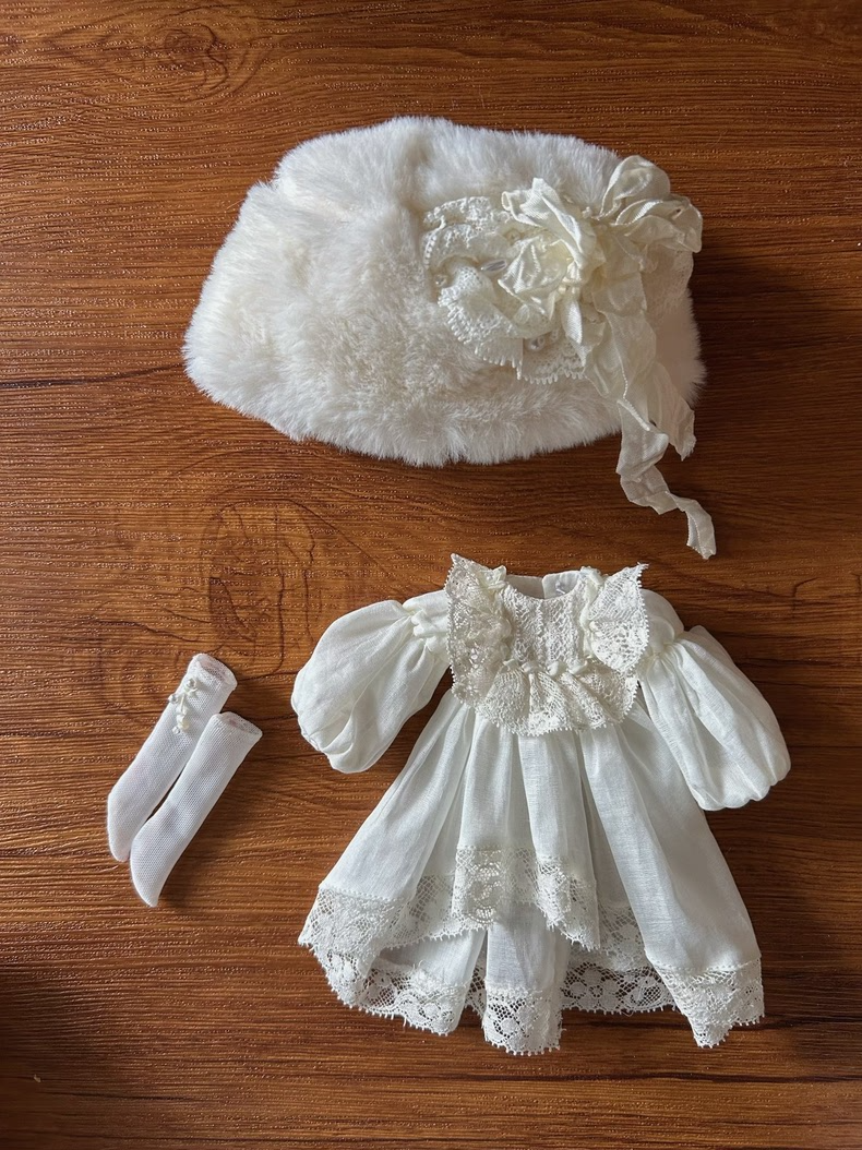 Vintage BLYTHE Doll Outfit: Elegant Cotton Dress, Lace Hat & Socks in Soft Pastels - Image 6