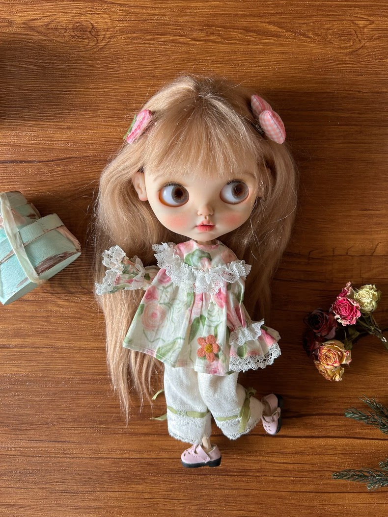 Vintage Garden-Inspired Blythe Doll Outfit: Floral Lace Elegance for Tea Parties & Collectors - Image 2