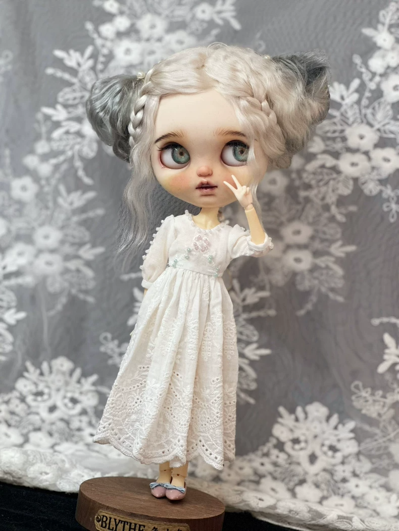Charming Blythe Field Ensemble: Delicate Lace Dress with Pastel Accents for ob24 Dolls - Image 1