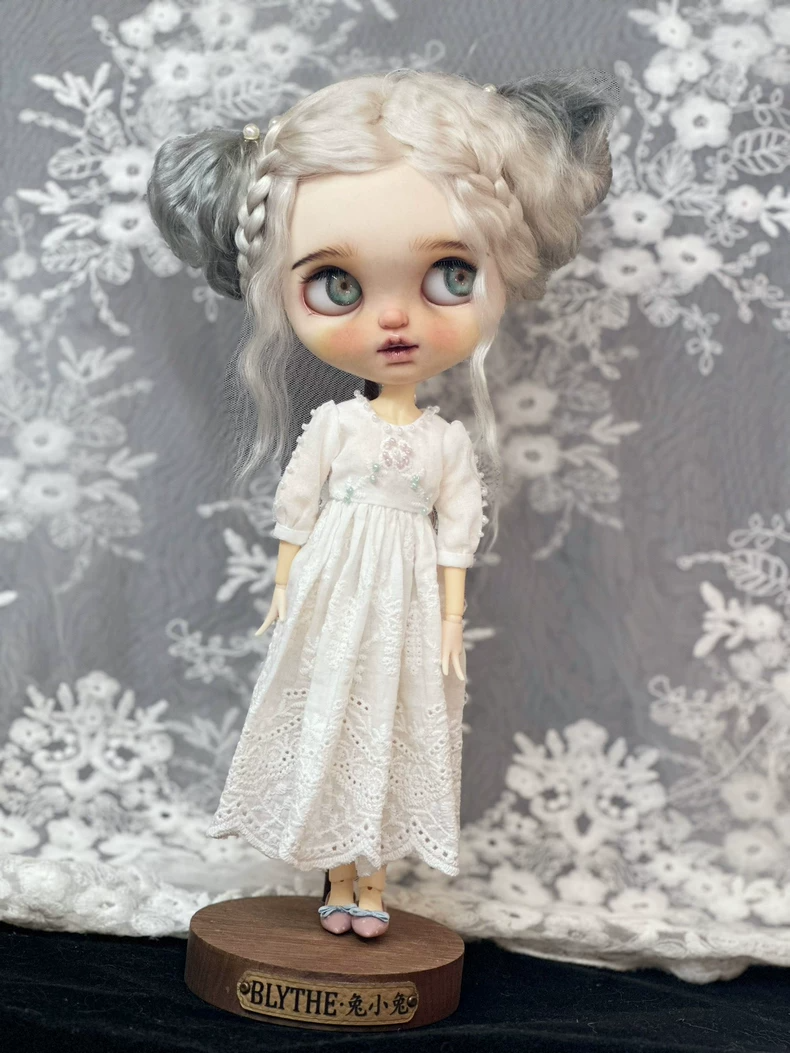 Charming Blythe Field Ensemble: Delicate Lace Dress with Pastel Accents for ob24 Dolls - Image 3