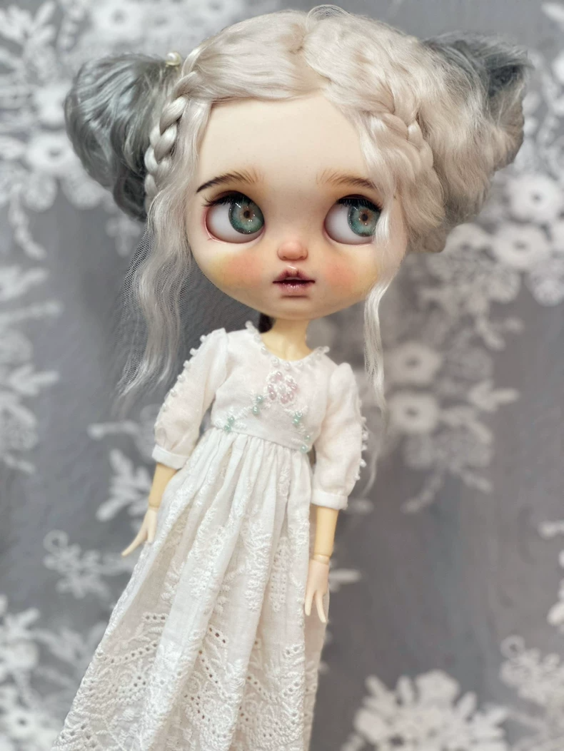 Charming Blythe Field Ensemble: Delicate Lace Dress with Pastel Accents for ob24 Dolls - Image 4